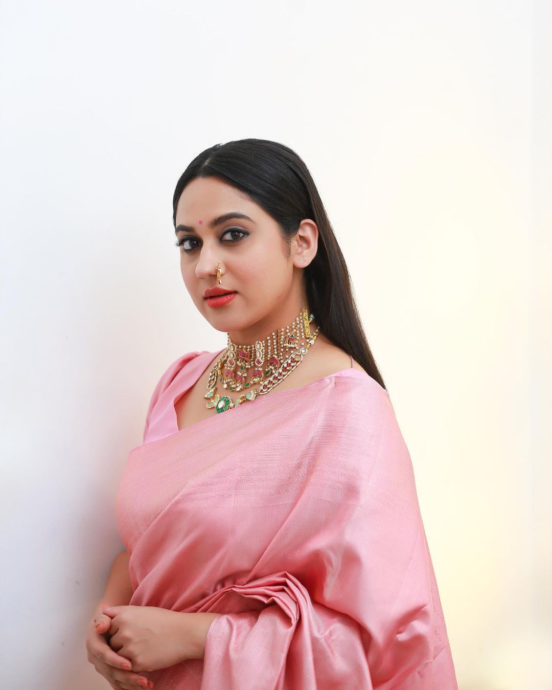 Malayalam Actress Miya George Beautiful jewelry in Pink Saree